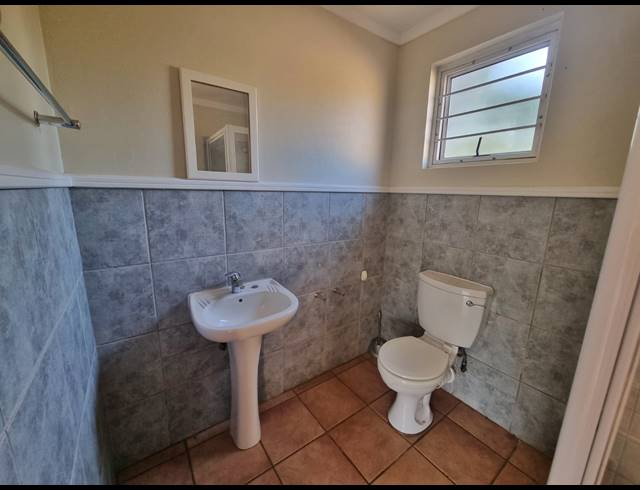 5 BEDROOM HOUSE FOR SALE IN RASLOUW